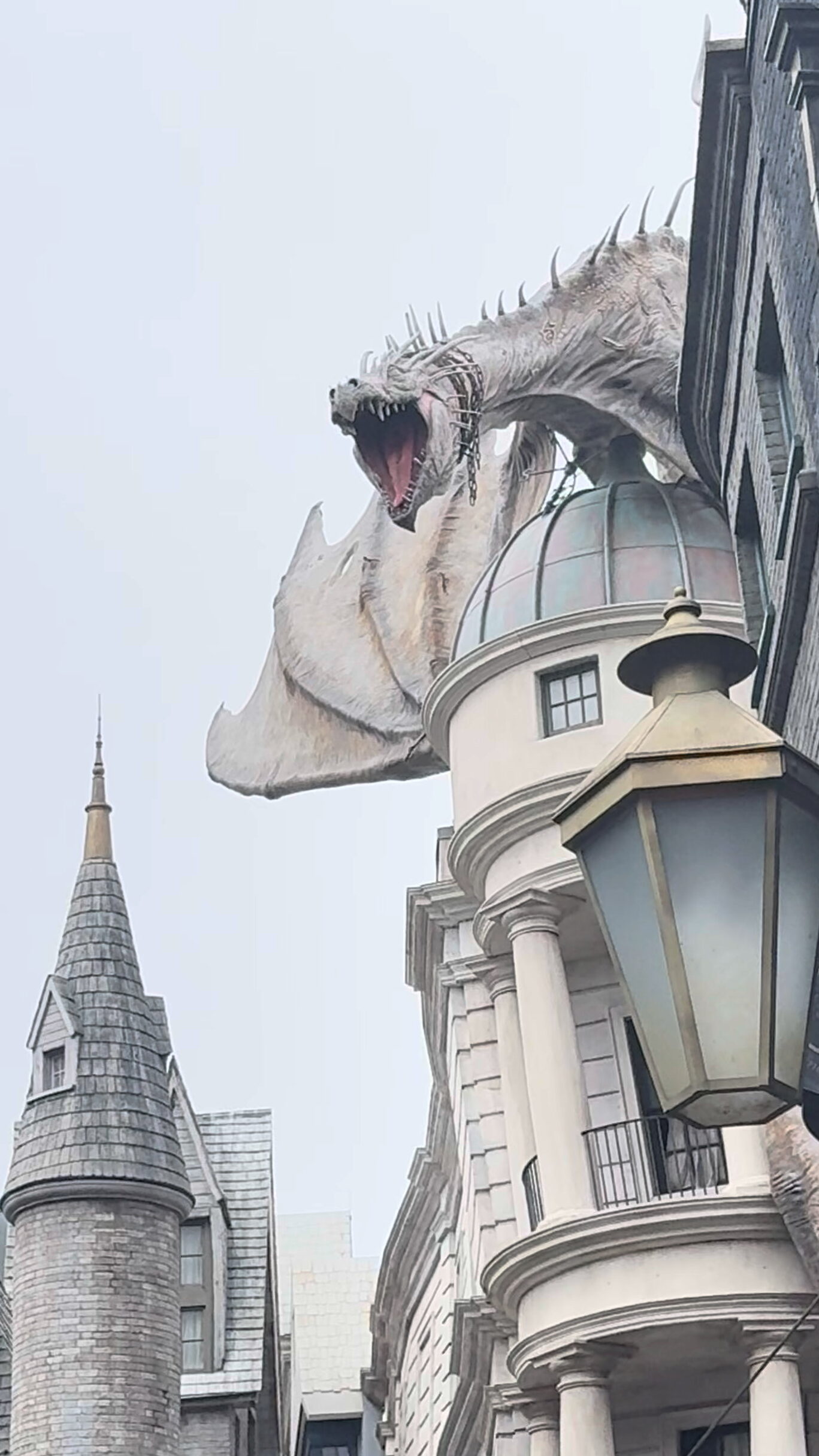 The dragon on top of Gringott's Bank at Universal Studios 